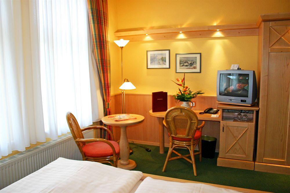 Hotel Duenenschloss Mit Private Spa Zinnowitz Exterior photo