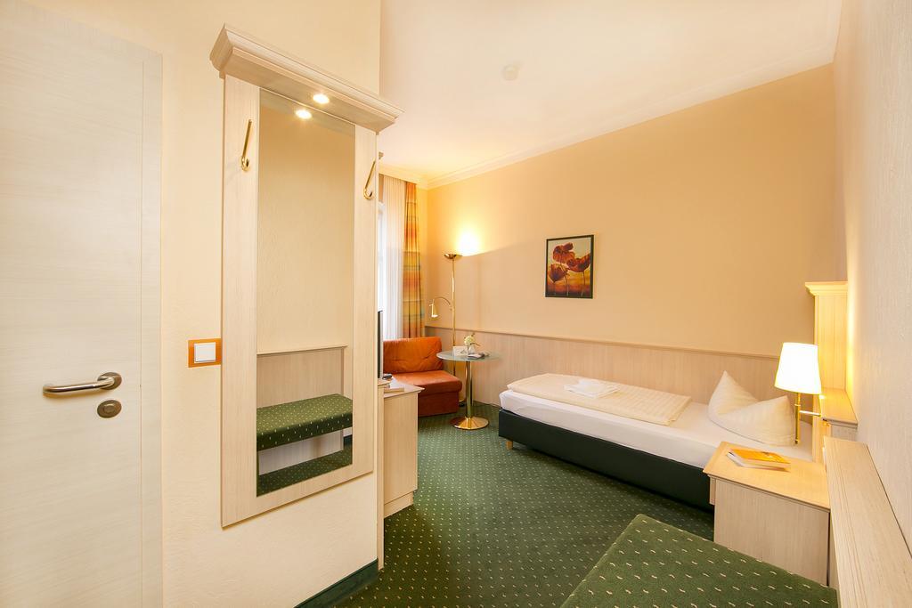 Hotel Duenenschloss Mit Private Spa Zinnowitz Room photo