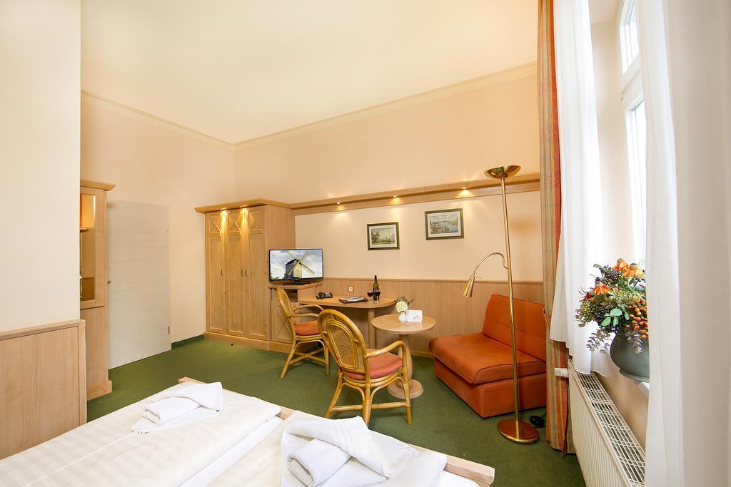 Hotel Duenenschloss Mit Private Spa Zinnowitz Exterior photo