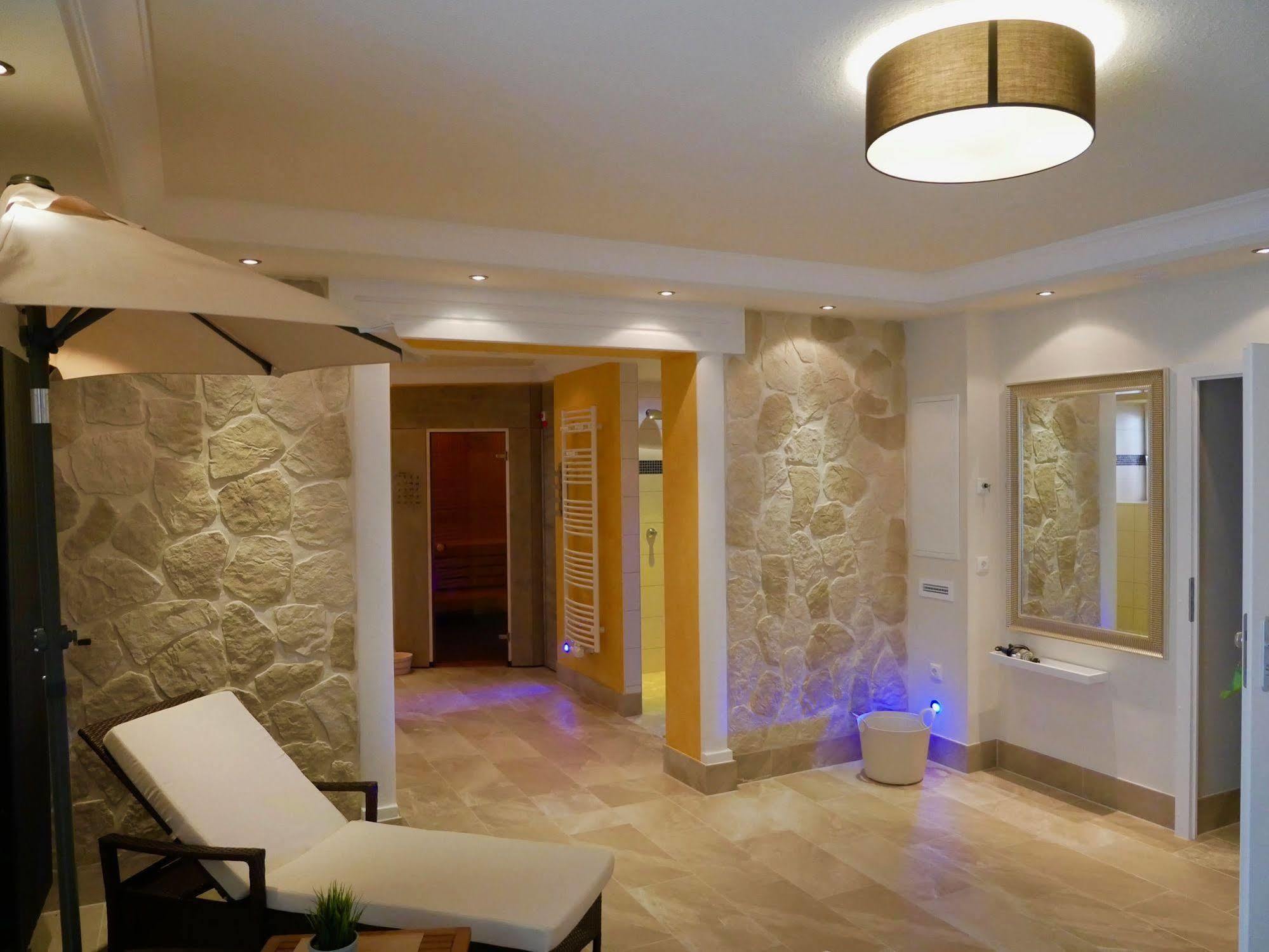 Hotel Duenenschloss Mit Private Spa Zinnowitz Exterior photo
