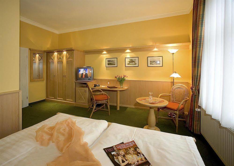 Hotel Duenenschloss Mit Private Spa Zinnowitz Exterior photo